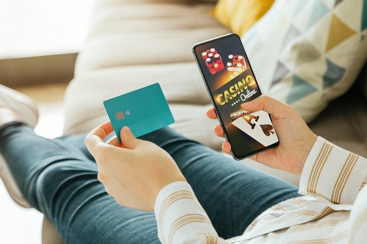 Layar instalasi dan antarmuka aplikasi kudaemas di perangkat Android